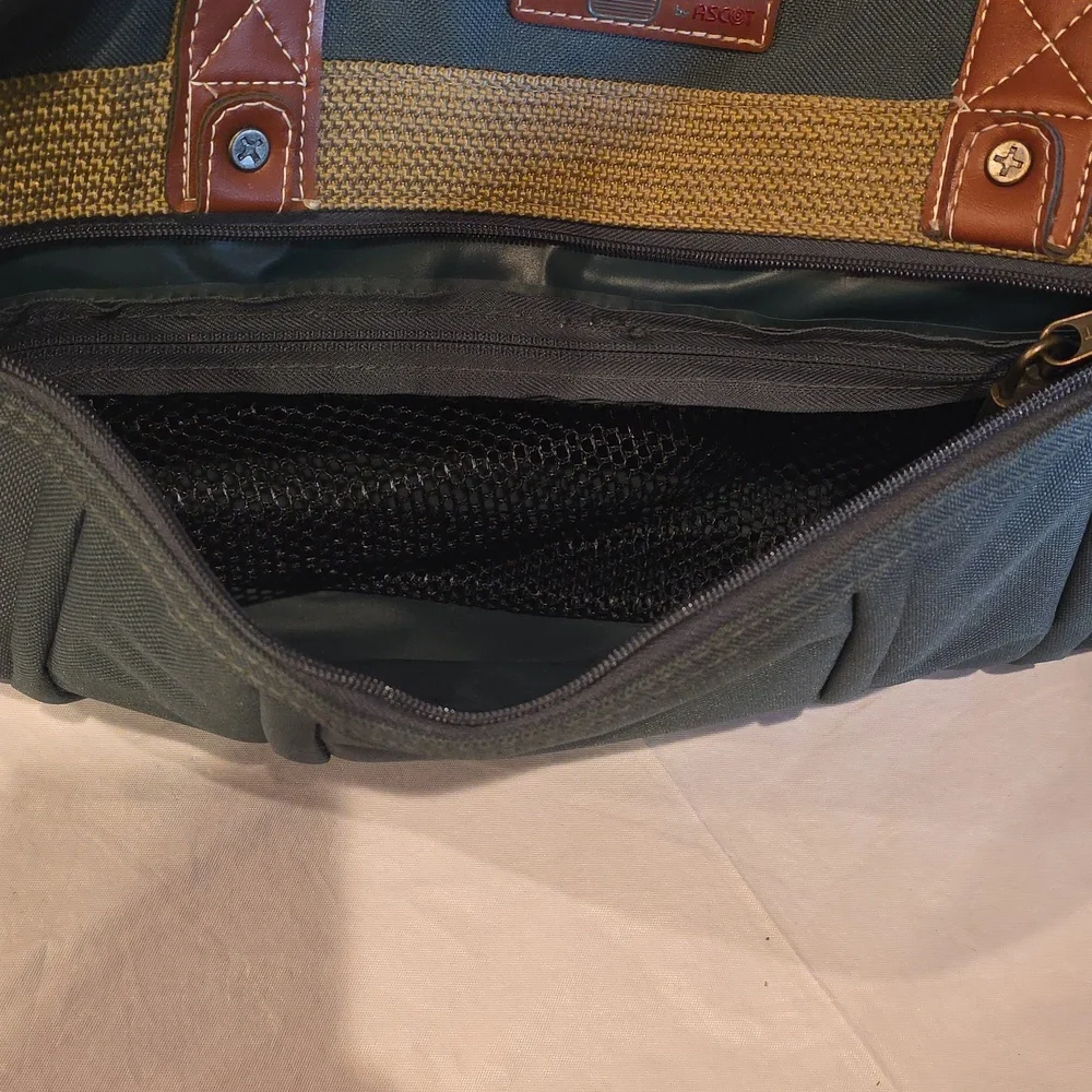 Lira‎ By Ascot Large Travel Duffel Bag Green Tan 23x10x12